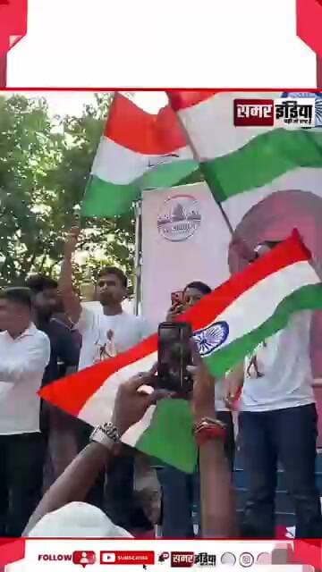 Shivaji Park में “Cockroaches” का जमावड़ा, पैर रखने तक जगह नहीं | Mumbai News #Shorts