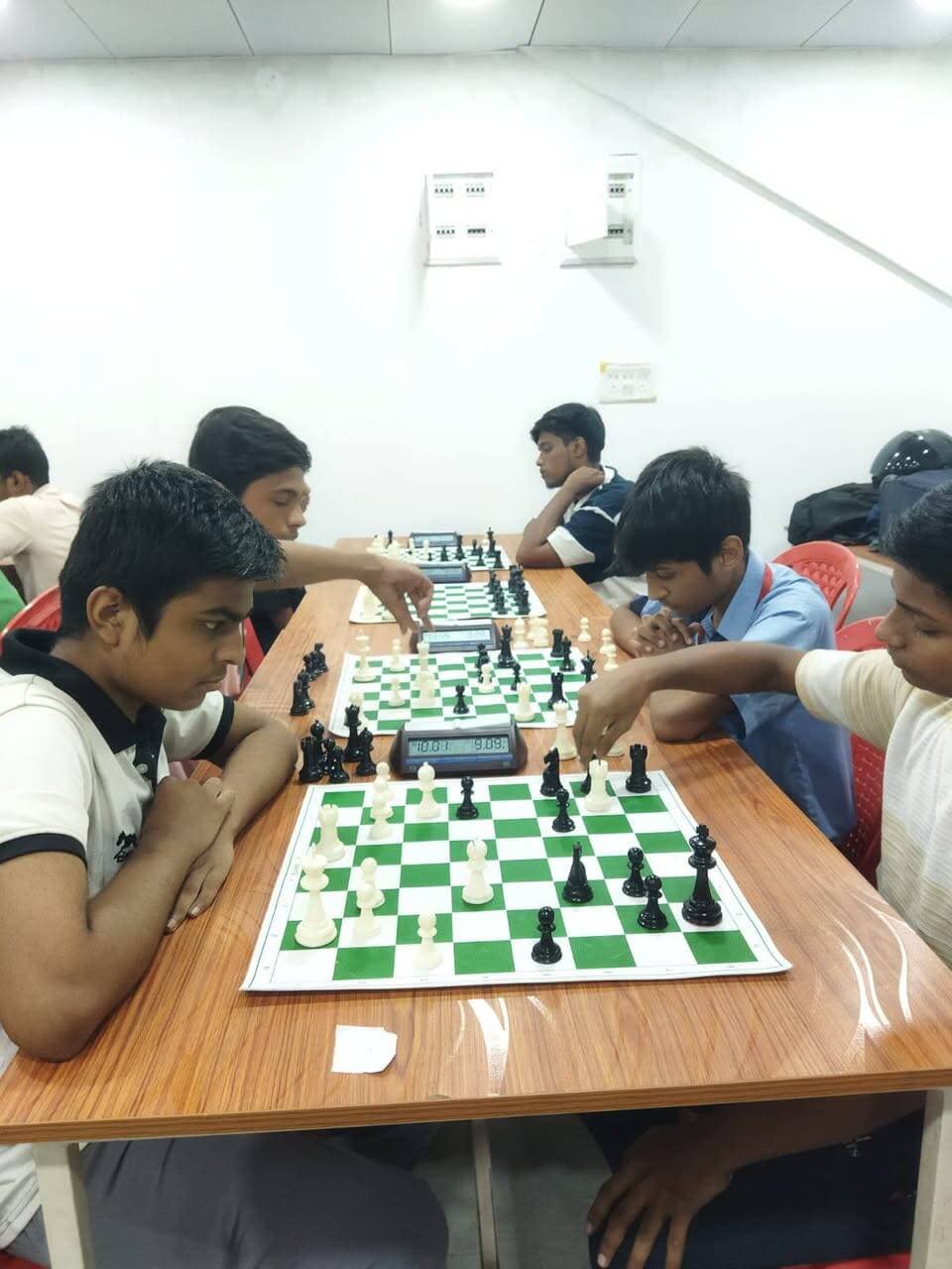 पाटलिपुत्र स्पोर्ट्स काम्प्लेक्स में पटना जिला स्तरीय विद्यालय खेल प्रतियोगिता में प्रतिभागियों के द्वारा किया जा रहा उत्कृष्ट प्रदर्शन