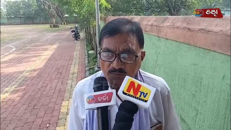 #ସ୍ତ୍ରୀ_ବିଶେଷଜ୍ଞଙ୍କ_ବଦଳି_ସହ_ଅଲଟ୍ରାସାଉଣ୍ଡ_ଅନୁମତି_ନଦେବା_ପାଇଁ_ଜିଲ୍ଲlପାଳଙ୍କ_ଅଭିଯୋଗ_ଶୁଣାଣିରେ_ଅଭିଯୋଗ
ପୂର୍ବତନ ଜିଲ୍ଲା ଭିଜିଲାନ୍ସ ଓ ମନି ଟରଙ୍ଗି କମିଟି ସଦସ୍ୟ ଅଭିଯୋଗ ଅନୁସାରେ ଡାକ୍ତର ମନୋଜ ନାଏକ,ମହିଳା ଓ ପ୍ରସୁତି ସ୍ତ୍ରୀ ରୋଗ ବିଶେଷଜ୍ଞ ସୁବର୍ଣ୍ଣପୁର ରେ କାର୍ଯ୍ୟ ରତ ଥିବା ବେଳେ।ତାଙ୍କ ନାମ ରେ ଗୁରୁତର ରୋଗୀ ମାନଙ୍କୁ ଅଭିନଗ ଢଙ୍ଗ ରେ ଠକେଇ ଶୋଷଣ କରିବାର ଅଭିଯୋଗ ରହିଛି।
#doctor #Corruption #altrasound #medical #froud #BreakingNews #NewsUpdate #viralnews