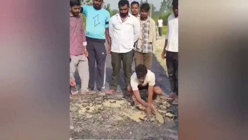 कमाल है साहब! अमरोहा में ऐसी "स्पेनिश टेक्नोलॉजी" आई है कि सड़क बनाने के 48 घंटे में ही हाथ से पापड़ की तरह उखड़ रही है। 🤦♂️
मामला अमरोहा जिले की हसनपुर विधानसभा क्षेत्र के झुरेरी गांव का है, बताया जा रहा हैं जहां दो दिन पहले ही लाखों की लागत से एक नई सड़क का निर्माण कराया गया था। लेकिन निर्माण के महज 48 घंटे के भीतर ही इस 'हाई-टेक' सड़क की जो दुर्दशा हुई, उसने ग्रामीणों को हतप्रभ कर दिया। भ्रष्टाचार का आलम यह है कि सड़क हाथों से ही पपड़ी की तरह उखड़ रही है।
न डामर की पकड़ है, न गिट्टी का ठिकाना। ग्रामीणों ने जब हाथों से ही सड़क को उखाड़कर वीडियो बनाया, तब जाकर इस "हाई-टेक विकास" की पोल खुली। इलाके के जनप्रतिनिधि और विधायक जी मंचों से 'समूचे विकास' के बड़े-बड़े दावे करते हैं, लेकिन क्या यही विकास की ज़मीनी सच्चाई है?
#Amroha #CorruptUP #UPNews #Hasanpur #RoadCorruption #CorruptionExposed #YogiAdityanath #UPPolitics
