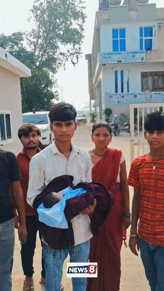 #Bahraich के नानपारा स्थित RAS मेडिसिटी हॉस्पिटल का हाल देखिए,,
मरीज हुआ बदहाल देखिये। पहुँचा दिया मरणासन्न अवस्था (नाम मात्र जीवित) में,,,, लेकिन मरीज को नहीं करेंगे डिस्चार्ज ये है RAS हॉस्पिटल का हाल अगर परिजन के कहने पर समय से कर देते डिस्चार्ज तो हो सकता था हायर सेंटर पर इलाज।
सवाल बड़ा है—इलाज बचाने के लिए था या इंतजार कराने के लिए?
वीडियो सोशल मीडिया पर हो रही वायरल,,
#वायरल #CMYogi #facbookviralvideo #cmobahraich @dmbahraich