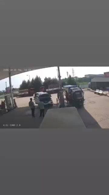 सर्व CNG ग्राहकांना सूचना आहे की ,आपल्या गाडीच्या CNG टाकीचे हायड्रो टेस्ट एक्सपायरी डेट बघुन घ्याव