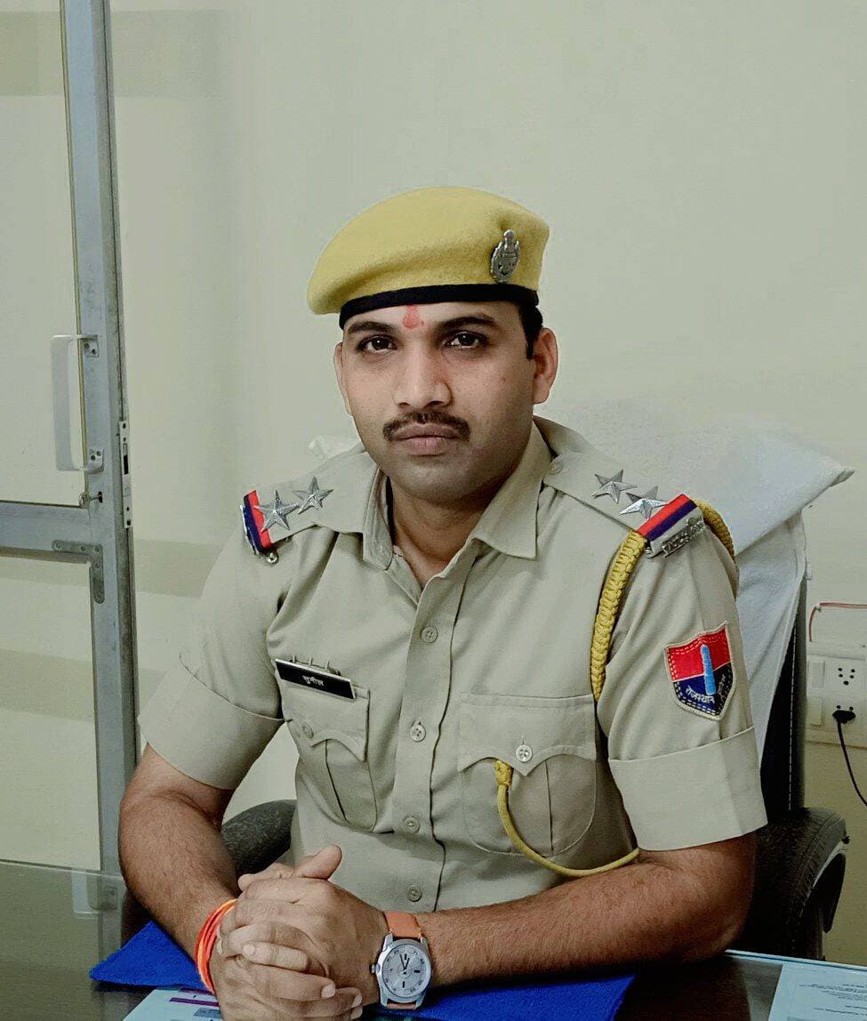 नई ऊर्जा के साथ सुनील वर्मा डग के नए थानाधिकारी... आपकी क्या अपेक्षाएं हे कमेंट्स में बताएं.....