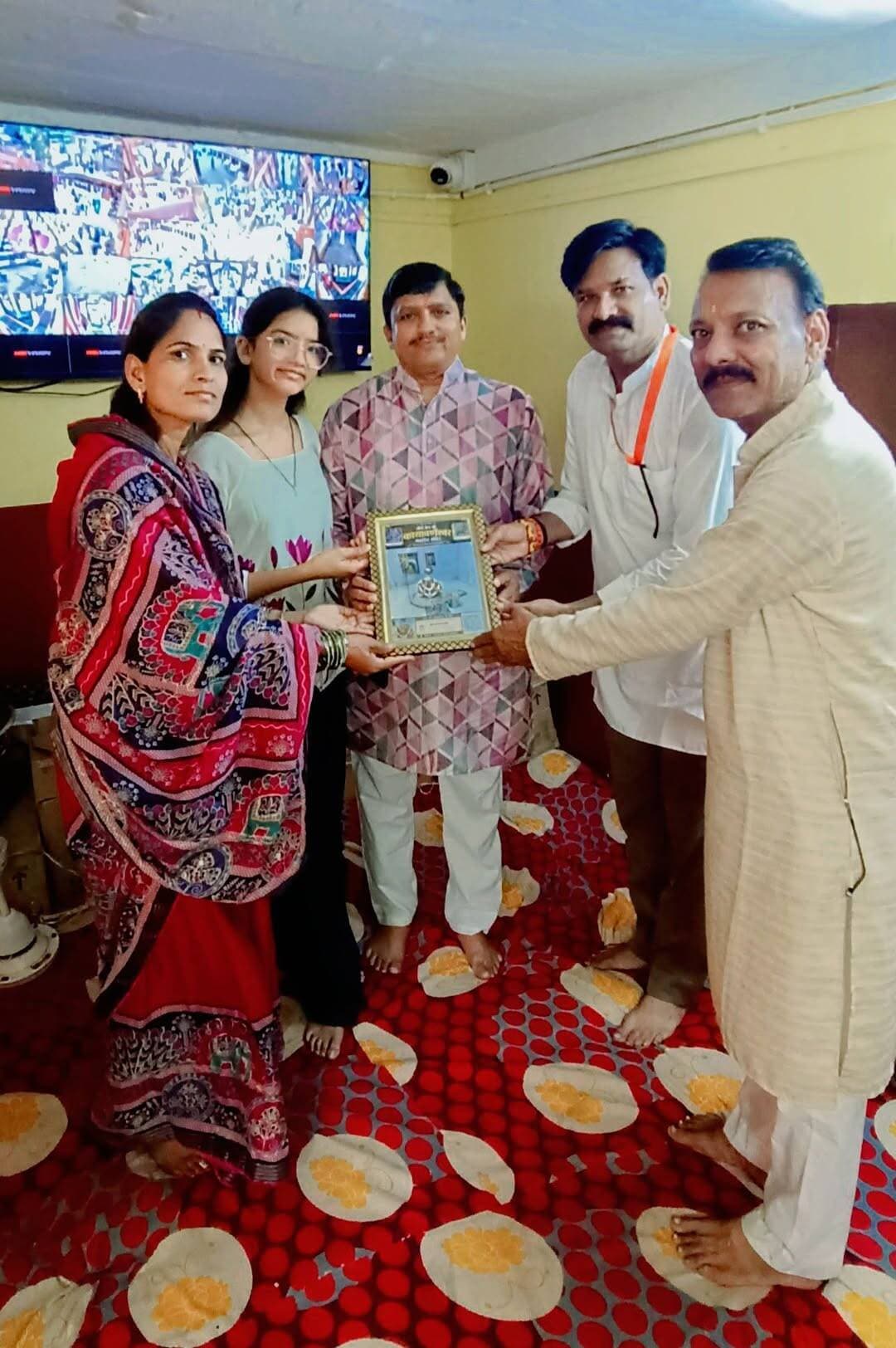 न्यायाधीश के क्यासरा पहुंचने पर क्यासरा मंदिर समिति द्वारा स्वागत किया गया..