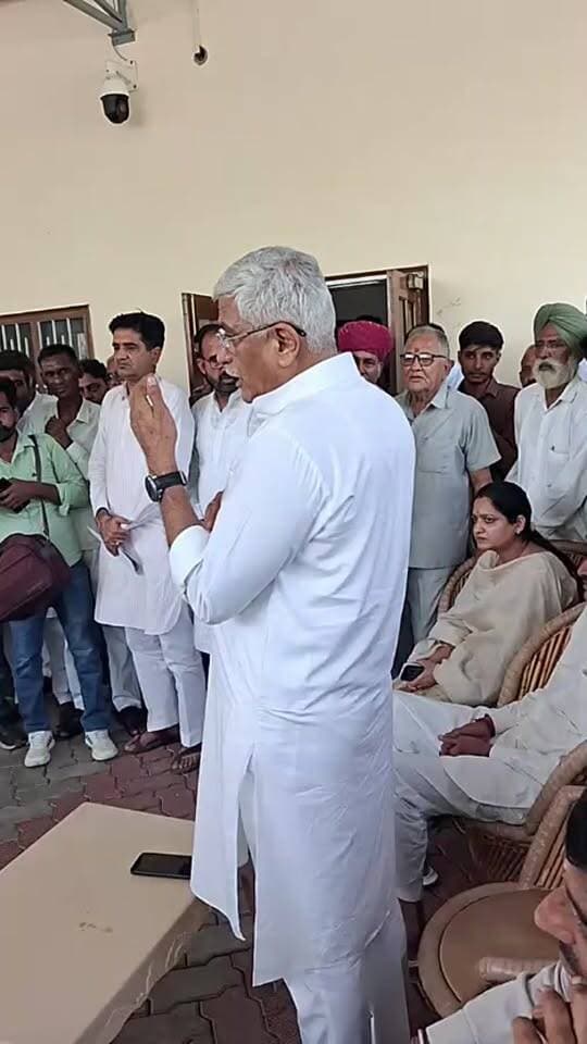 #hanumangarh #BJPGovernment बीजेपी के केंद्रीय मंत्री गजेंद्र सिंह शेखावत ने पूर्व मंत्री डॉ राम प्रताप के हनुमानगढ़ निवास पर की शिरकत , कार्यकर्ताओं के द्वारा उनका किया गया सम्मान, सुनिए पूर्व मंत्री डॉ रामप्रताप के निवास पर क्या बोले