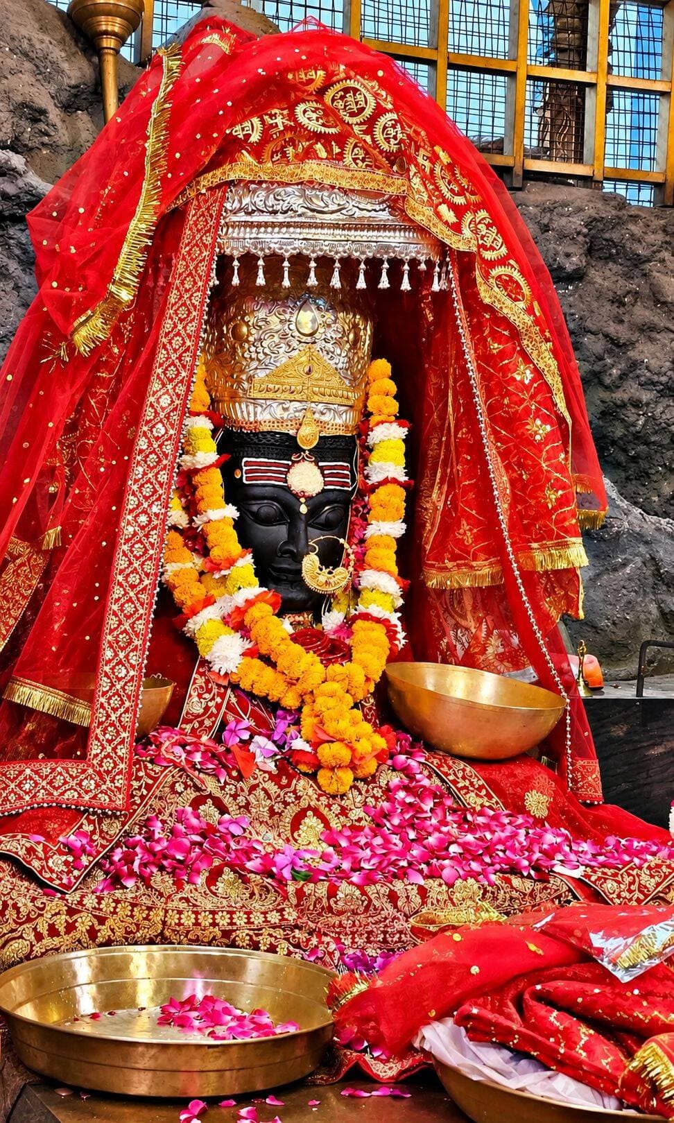 माँ धारी देवी शक्ति, आस्था और विश्वास की प्रतीक हैं।
माँ के दरबार में जो भी सच्चे मन से शीश झुकाता है, उसके जीवन में सुख-शांति और सकारात्मक ऊर्जा का संचार होता है।