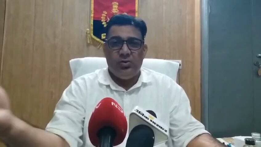 BREAKING NEWS
#श्रीगंगानगर_राजस्थान:- #तेजेंद्रपालसिंह_टिम्मा को पुलिस ने किया गिरफ्तार,कोतवाली SHO #तेजवंतसिंह ने गिरफ्तारी की पुष्टि करते हुए नियमानुसार कार्रवाई की कही बात। Part 9