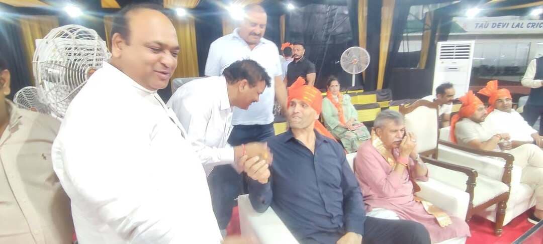 वरिष्ठ भाजपा नेता इंजीनियर ऋषिपाल चौधरी खली के साथ कार्यक्रम में