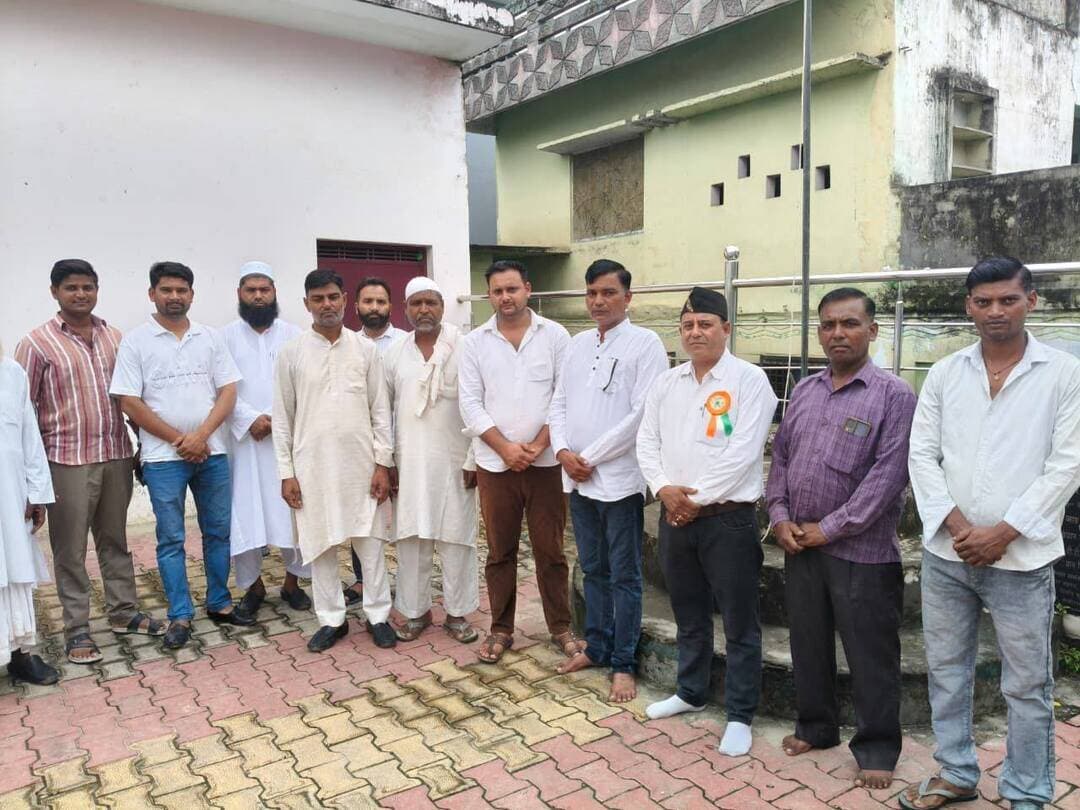 डाडा जलालपुर के हर ग्राम वासी को,
उत्तराखंड के हर प्रदेश वासी को,
और पूरे हिंदुस्तान के हर देश वासी को
15 अगस्त की दिल से बधाई।
झंडा रोहण - प्रधान शाहनवाज जी व जिला पंचायत सदस्य पति अमित जी 🇮🇳" 2026