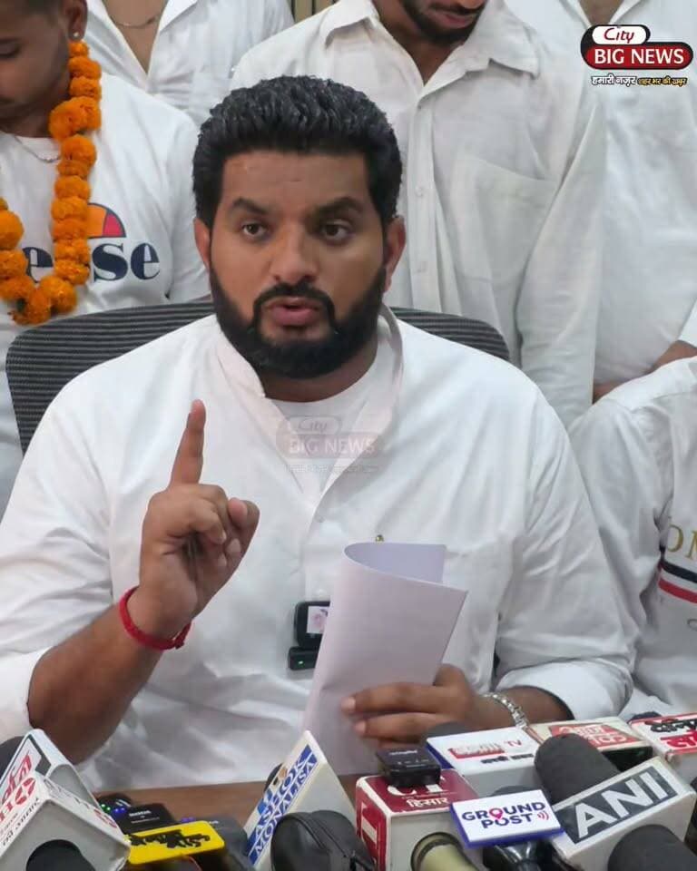 अभय चौटाला खुद एक आम कार्यकर्ता से 15 हजार वोटों से हार गया और कहता है CM बनूँगा और भाषा है गुंडो जैसी || ✍️
.
.
.
#abhaychautala #congress #jassipetwar #haryana #news #trending #virals