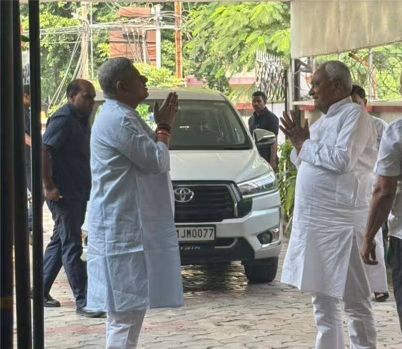 Nitish Kumar सुबह - सुबह पहुंचे केंद्रीय मंत्री ललन सिंह से मिलने उनके घर
<nis:link nis:type=tag nis:id=nitishkumar nis:value=NitishKumar nis:enabled=true nis:link/> <nis:link nis:type=tag nis:id=lalansingh nis:value=LalanSingh nis:enabled=true nis:link/> <nis:link nis:type=tag nis:id=biharnews nis:value=BiharNews nis:enabled=true nis:link/> <nis:link nis:type=tag nis:id=jdu nis:value=JDU nis:enabled=true nis:link/> <nis:link nis:type=tag nis:id=patnanews nis:value=PatnaNews nis:enabled=true nis:link/> <nis:link nis:type=tag nis:id=breakingnews nis:value=BreakingNews nis:enabled=true nis:link/> <nis:link nis:type=tag nis:id=latestbiharnews nis:value=LatestBiharNews nis:enabled=true nis:link/> <nis:link nis:type=tag nis:id=patnabihar nis:value=patnabihar nis:enabled=true nis:link/>