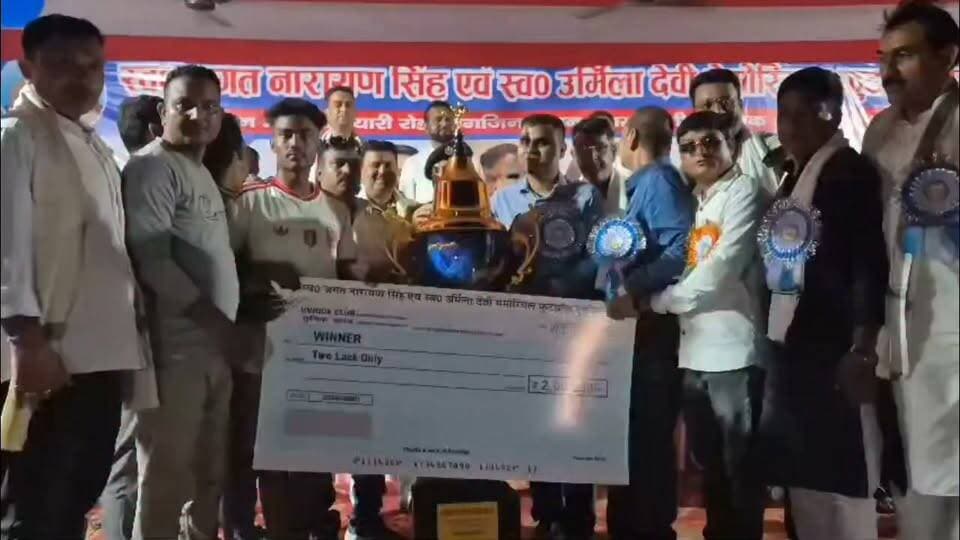 गोबिंदपुर थाना क्षेत्र के आसानबनी में फुटबॉल का रोमांच, गोविंदपुर निरसा एफसी टीम बनी चैंपियन