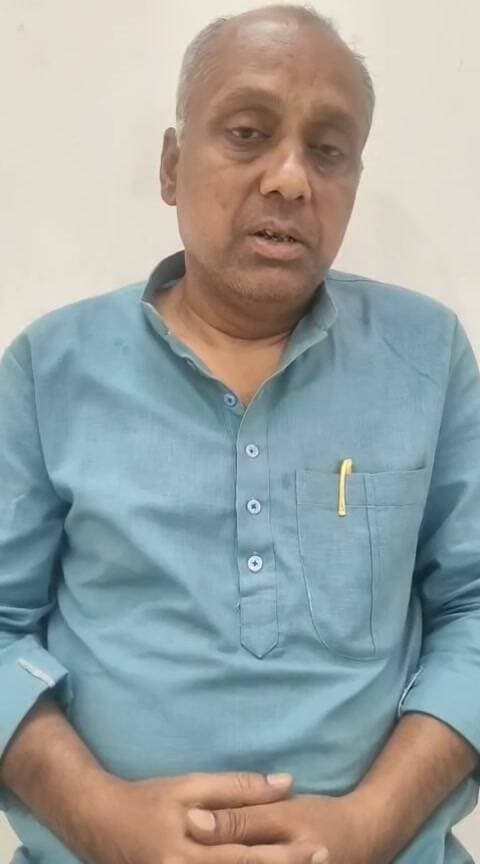 श्योपुर। चर्चित कपल मीना अपहरण मामले को लेकर कांग्रेस नेता राहुल चौहान का बयान सामने आया है। राहुल चौहान ने कहा कि मामले की निष्पक्ष एवं गहन जांच होनी चाहिए तथा दोषियों के खिलाफ कानून के अनुसार सख्त कार्रवाई की जानी चाहिए
#श्योपुर #sheopur #चंबलटीवी #JansamparkMP #LiveNews #livenewshindi #newseason #MadhyaPradesh #vijaypur #breakingnews #Beerpur #HindiNews #chambaltv #newsupdate #समाचार #newsfeed #news #खबर #मुरैना #Chambalnews