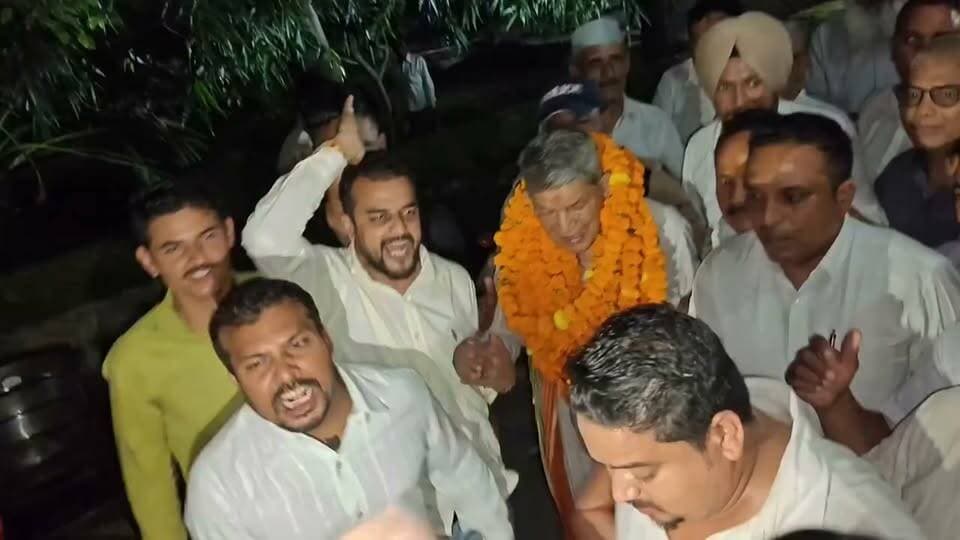 हलद्वानी #harishrawat का धन्यवाद रैली में स्वराज आश्रम में अभूतपूर्व स्वागत #Congress #ganeshgodiyal