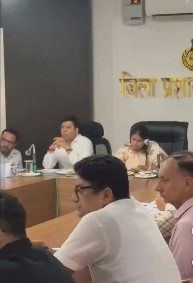 भिवानी में हरियाणा अनुसूचित जाति आयोग की उपाध्यक्ष रेनू डाबला ने की 15 मामलों की सुनवाई...
दो मामलों का किया मौके पर निपटारा, आठ मामलों की पंचकूला में होगी सुनवाई
भिवानी आँखो देखी हलचल