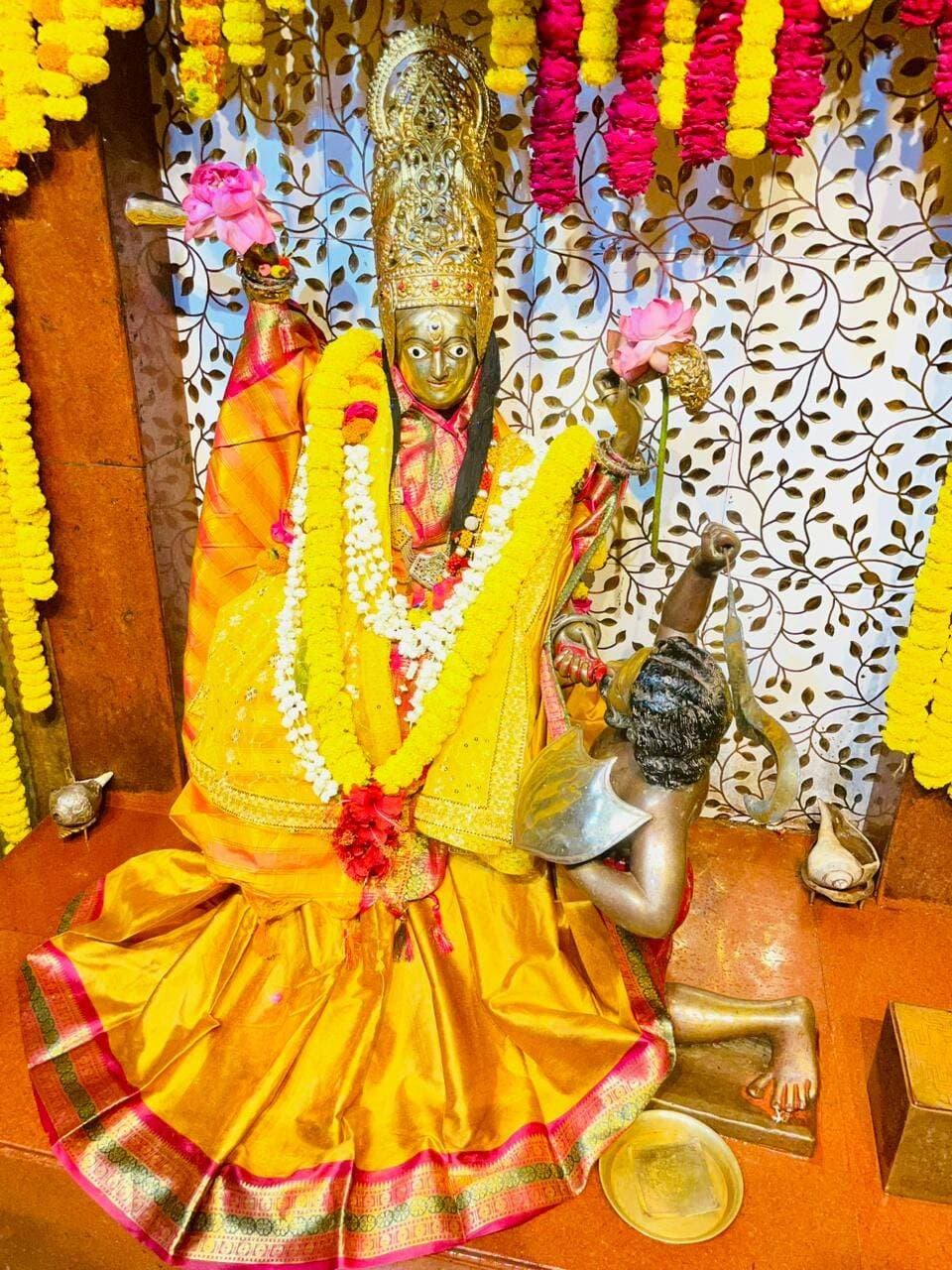 मां बगलामुखी की कृपा आप सभी पर बनी रहे।
जय मां बगलामुखी
