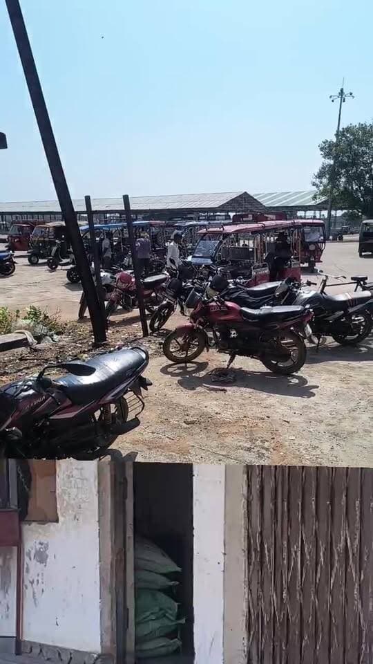 छतरपुर। सटई रोड़ गल्ला मंडी में खाघ कि काला बाजारी कौन करवा रहा है।
क्या मंडी का प्रभारी खाद की कालाबाजारी करवा रहा है ?