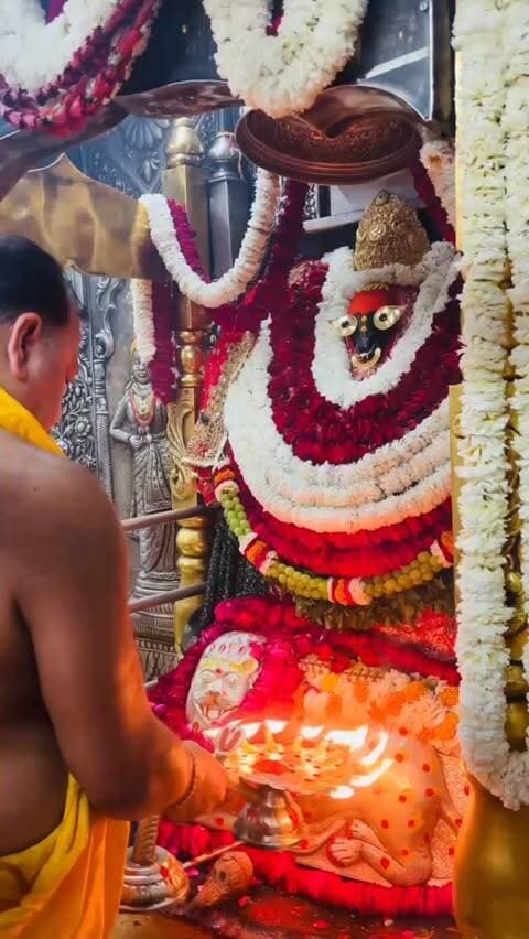 माँ विंध्यवासिनी देवी 🙏🏻❤️
Follow @my_world_prayagraj
#maa #matarani #vindhyawasini #navratri #navratrispecial