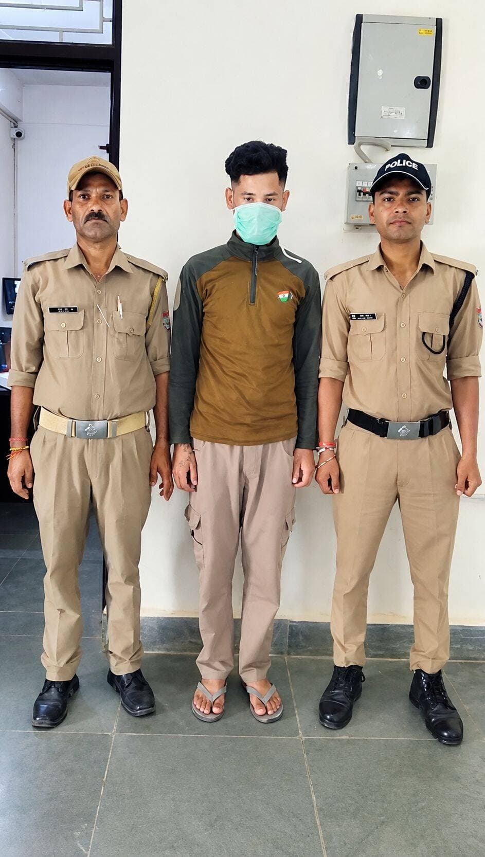 पौड़ी में युवती से छेड़छाड़ के बाद जहरीला पदार्थ पिलाने की कोशिश करने...see more