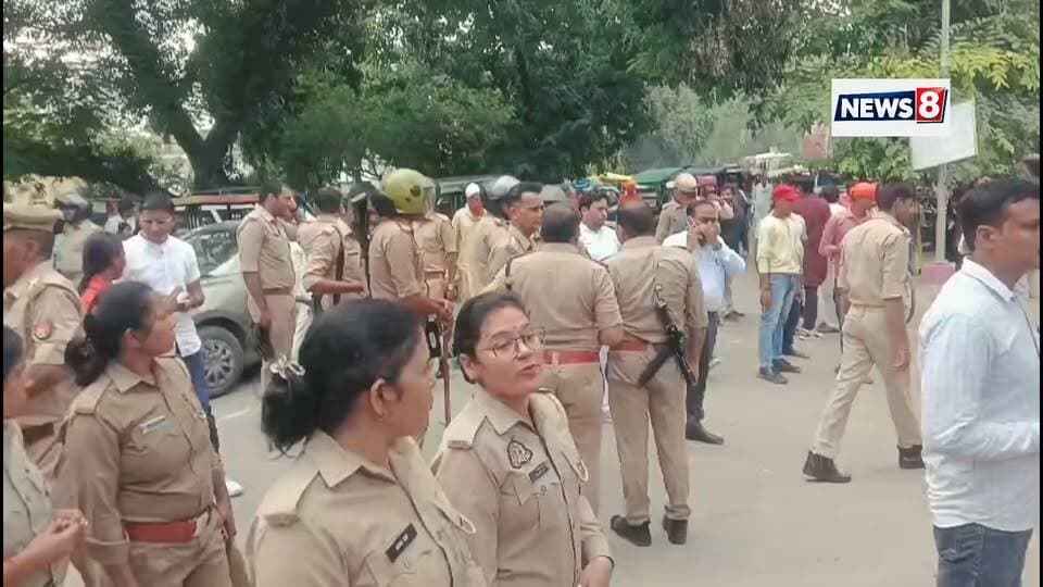 #Bahraich :- नन्दा इंस्टीट्यूट के खिलाफ छात्र व छात्राओं का जबरदस्त प्रदर्शन,,फर्जी सैकड़ों डिग्रियां दे कर फ़साने का आरोप,, एक सौ ऊंचास बच्चों पर फर्जी डिगरी का आधार पर मामला दर्ज,, #वायरल #facbookviralvideo #cmobahraich #lucknow #CMYogi UP Police