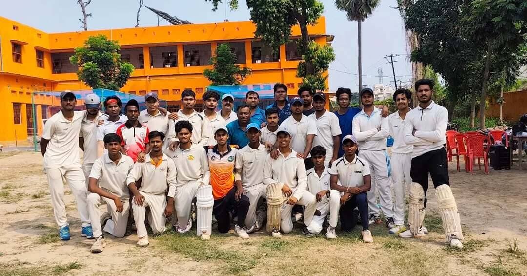 जिला स्तरीय विद्यालय खेल प्रतियोगिता 2026 का समापन मंगलवार को बी.पी. इंटर स्कूल, बेगूसराय में हुआ।
प्रतियोगिता के अंतिम चरण में अंडर-19 बालक क्रिकेट का चयन ट्रायल आयोजित किया गया, जिसमें जिले के विभिन्न विद्यालयों के प्रतिभावान खिलाड़ियों ने भाग लिया। चयनित खिलाड़ियों में से जिला स्तरीय अंडर-19 बालक क्रिकेट टीम का गठन किया जाएगा, जो आगामी प्रमंडल स्तरीय प्रतियोगिता में बेगूसराय का प्रतिनिधित्व करेगी।
IPRD Bihar
Department of Sports
Bihar State Sports Authority- BSSA
<nis:link nis:type=tag nis:id=begusarai nis:value=begusarai nis:enabled=true nis:link/>
<nis:link nis:type=tag nis:id=cmsamrat nis:value=cmsamrat nis:enabled=true nis:link/>