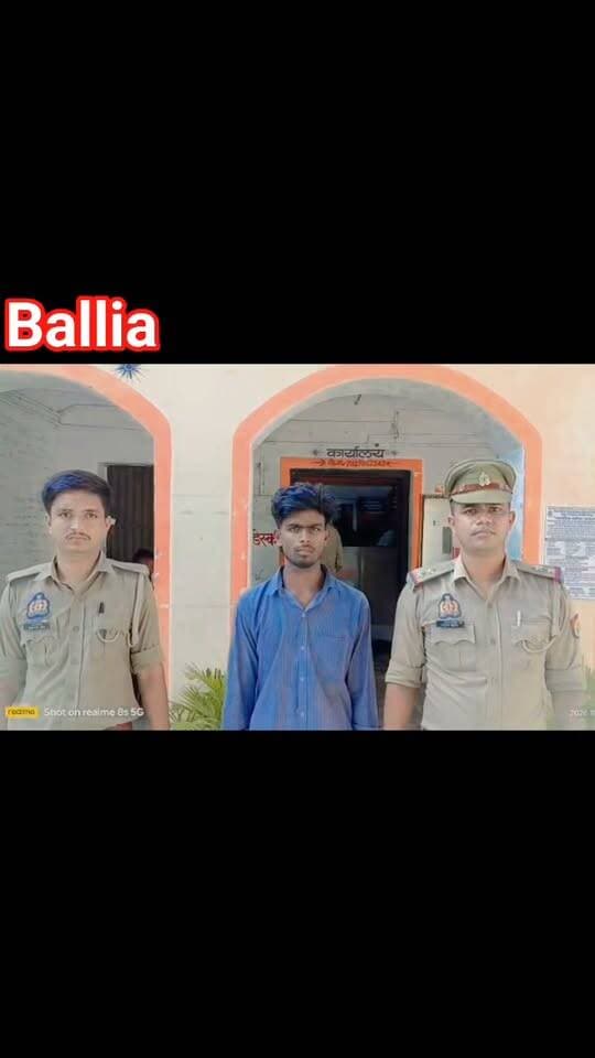 #बलिया में अवैध हथियार के खिलाफ बैरिया #पुलिस की कार्रवाई! चांददियर चौकी पुलिस ने संदिग्ध व्यक्ति-वाहन चेकिंग के दौरान मुखबिर की सूचना पर रिशु कुमार यादव को गिरफ्तार किया। पुलिस के अनुसार उसके कब्जे से .315 बोर का एक अवैध देशी तमंचा और एक जिंदा कारतूस बरामद हुआ। बरामदगी के आधार पर बैरिया थाने में आर्म्स एक्ट के तहत मुकदमा दर्ज कर आवश्यक विधिक कार्रवाई के बाद आरोपी को न्यायालय भेज दिया गया।
#followerseveryone #nonfollowersviewers
#BalliaPolice #ArmsAct #IllegalWeapon #CrimeNews #UttarPradeshPolice