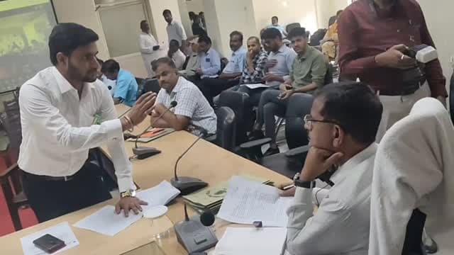 होटल सेंटेला की परमिशन निरस्त पर कार्रवाई अब तक नहीं
नगर निगम पर उठ रहे सवाल, एडवोकेट आशुतोष दुबे पहुंचे जनसुनवाई, अपर आयुक्त प्रदीप तोमर बोले जांच चल रही
#nagarnigamgwalior #hotelcentella
#gwaliornews #gwaliorcity #gwalior
