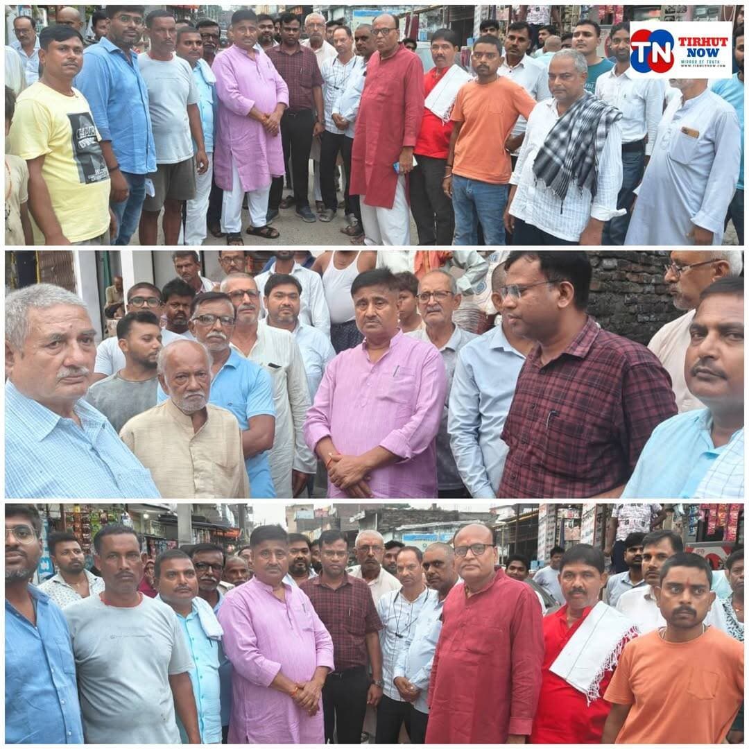 छठ से पहले कांटी की जर्जर सड़कें होंगी दुरुस्त! विधायक अजीत कुमार ने अधिकारियों को दिया सख्त निर्देश
कांटी में जर्जर सड़कों को लेकर विधायक व पूर्व मंत्री ई. अजीत कुमार ने मंगलवार को ग्रामीण कार्य विभाग के अधिकारियों के साथ सड़क का निरीक्षण किया।
इस दौरान रेवा रोड एनएच-722 से करजा रोड नंबर-दो और खलीलपुर-महमदपुर की क्षतिग्रस्त सड़कों की स्थिति का जायजा लिया गया। सड़क की बदहाल स्थिति पर विधायक ने नाराजगी जताते हुए अधिकारियों को आवश्यक दिशा-निर्देश दिए।
विधायक अजीत कुमार ने कहा कि इन सड़कों के निर्माण को अभी महज ढाई वर्ष हुए हैं और फिलहाल इनके मेंटेनेंस का समय है। इसके बावजूद सड़कें क्षतिग्रस्त हैं, जिससे आम लोगों को आवागमन में परेशानी हो रही है।
उन्होंने कहा कि दशहरा, दीपावली और छठ जैसे महत्वपूर्ण पर्व सामने हैं, इसलिए ग्रामीणों को आवागमन में परेशानी न हो, इसके लिए जर्जर सड़कों की मरम्मत प्राथमिकता के आधार पर कराई जाए। विधायक ने अधिकारियों को छठ पर्व से पहले हर हाल में मरम्मत कार्य पूरा करने का निर्देश दिया।
साथ ही उन्होंने सड़क निर्माण में गुणवत्ता सुनिश्चित करने और निर्माण के बाद नियमित रखरखाव पर विशेष ध्यान देने की बात कही।
<nis:link nis:type=tag nis:id=tirhutnow nis:value=TirhutNow nis:enabled=true nis:link/> <nis:link nis:type=tag nis:id=kanti nis:value=Kanti nis:enabled=true nis:link/> <nis:link nis:type=tag nis:id=ajitkumar nis:value=AjitKumar nis:enabled=true nis:link/> <nis:link nis:type=tag nis:id=roadrepair nis:value=RoadRepair nis:enabled=true nis:link/> <nis:link nis:type=tag nis:id=muzaffarpur nis:value=Muzaffarpur nis:enabled=true nis:link/>
