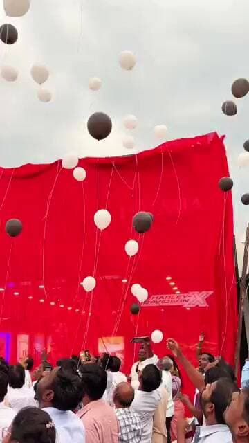 வானில் பறந்த பலூன்களுடன் கோலாகலமாகத் தொடங்கியது கள்ளக்குறிச்சி Hero Premia ஷோரூம்!