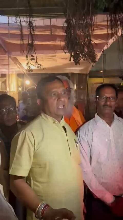 यातायात व्यवस्था सुगम बनाना हम सबकी साझा ज़िम्मेदारी!"
पर्यटकों और आमजन की सुविधा के लिए अवैध अतिक्रमण हटाने और व्यवस्थित यातायात बनाए रखने के लिया महापौर पारस सिंघवी की विशेष अपील।
#CivilResponsibility #SmoothTraffic #UdaipurDiaries #TrafficRules #CivicAwareness