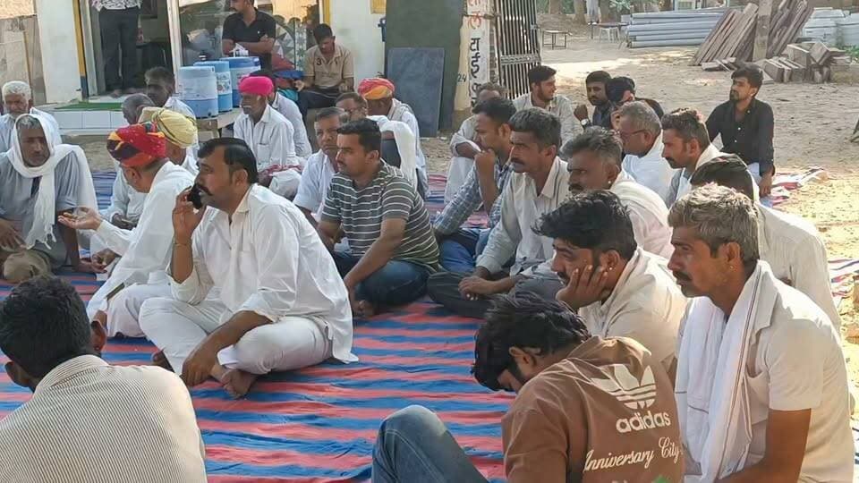 गिर!फ्तारी की मांग को लेकर थाने के सामने दिया धरना....
#jaisalmer #barmer