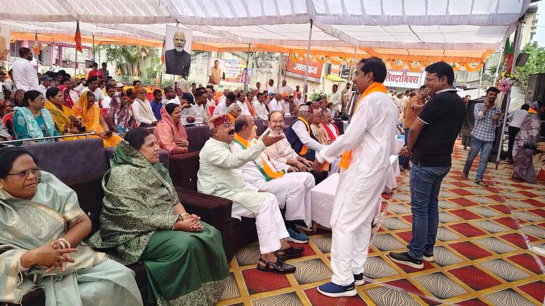 भाजपा के कार्यक्रम मे केवल पहुंचे 200 लोग खाली पड़ी रही कुर्सियां सभी विधानसभा से बुलाए गए थे कार्यकर्ता, पूरी खबर पढ़े कमेंट बॉक्स
