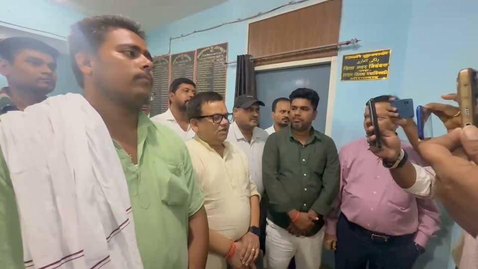 देव में मेडिकल कॉलेज के लिए पतलगंगा मठ ने राजपाल के नाम किया जमीन रजिस्ट्री