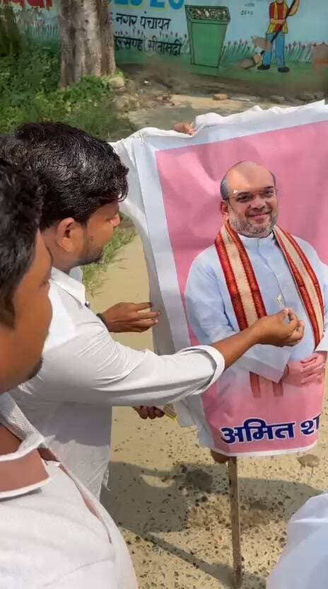 सुरसंड प्रखंड कार्यालय के समीप इंडिया गठबंधन ने किया पुतला दहन
