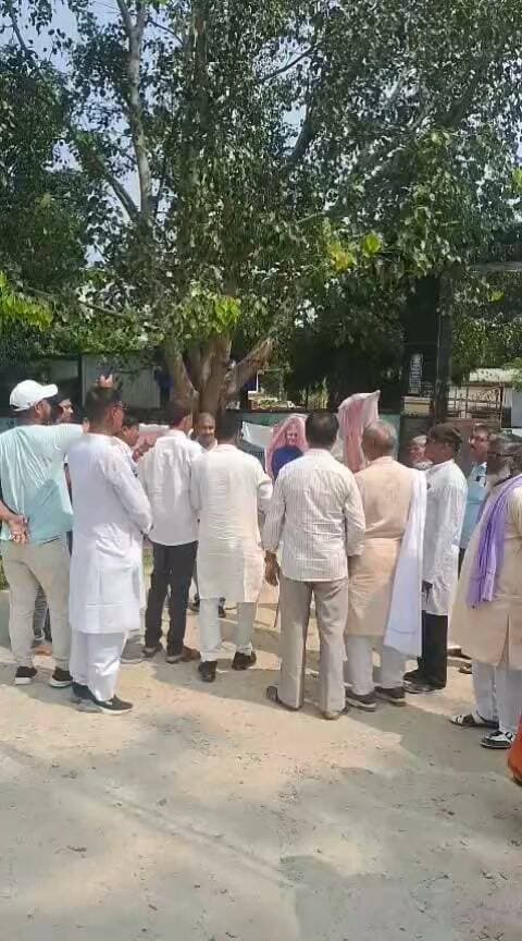 सुरसंड प्रखंड कार्यालय के समीप इंडिया गठबंधन ने किया पुतला दहन