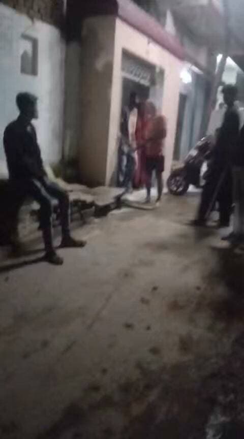 छतरपुर में सरानी दरवाजा क्षेत्र में विवाद के बाद मचा हड़कंप! वायरल वीडियो
बड़ी संख्या में क्षेत्रवासी सिटी कोतवाली पहुंचे हैं। आखिर विवाद की वजह क्या है? देखिए LIVE और जानिए पूरा मामला…
#Chhatarpur #ChhatarpurNews #LiveNews #SaraniDarwaza CityKotwali BreakingNews MPNews MadhyaPradesh ViralNews LatestNews BundeliBhaukaalNews BundeliBhaukaal ChhatarpurLive