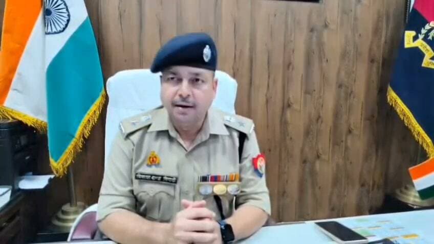 Sambhal पुलिस अधीक्षक विकास चन्द्र त्रिपाठी के कुशल निर्देशन में थाना साइबर क्राइम पुलिस टीम द्वारा ऑनलाइन साइबर ठगी में वादी के ठगे गए ₹6,00,000/- (छह लाख रुपये) वापस कराए गए। ऑनलाइन अरेस्टिंग कर दिया गया था घटना को अंजाम।