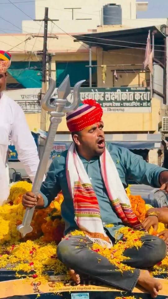 शिव विधायक की सरलीकरण यात्रा भाग-2 हजारों लोगों ने दिया समर्थन।
Ravindra Singh Bhati BJP Rajasthan BJP Barmer Swaroop Singh Khara Dr Priyanka Chaudhary Mewaram Jain