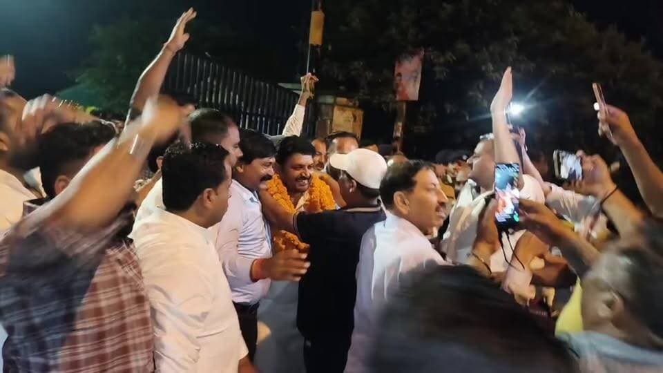 जीत के बाद राजेश प्रताप सिंह का बड़ा बयान, मीडिया के सामने कही दिल की बात !
#KichhaMunicipalElection #RajeshPratapSingh #KichhaElection #ElectionVictory #KichhaNews #UttarakhandNews #MunicipalElection #ElectionResults #CongressVictory #RajeshPratapSinghVictory #KichhaPolitics #UttarakhandPolitics #ElectionNews #PoliticalNews #GroundReport #NewsUpdate #BreakingNews #NewsWorld24India