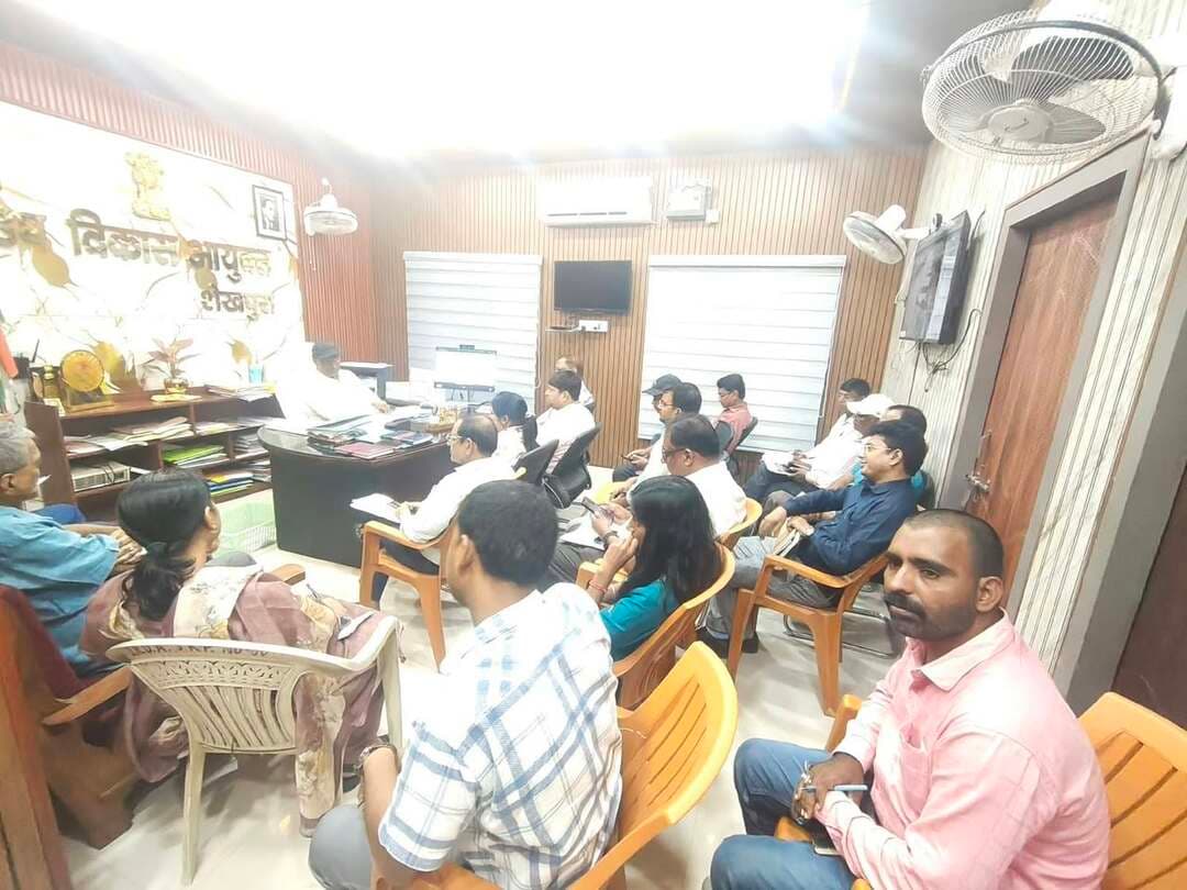 आज दिनांक 07.10.2026 को उप विकास आयुक्त, शेखपुरा की अध्यक्षता में उनके कार्यालय प्रकोष्ठ में सेवा संकल्प कायाकल्प अभियान से संबंधित समीक्षा बैठक आयोजित की गई। बैठक में पंचायती राज विभाग, शिक्षा विभाग, स्वास्थ्य विभाग, बाल विकास परियोजना ,कल्याण विभाग सहित संबंधित विभागों के पदाधिकारी उपस्थित थे।
Information & Public Relations Department, Government of Bihar
#samratchaudhary
#CMSamrat