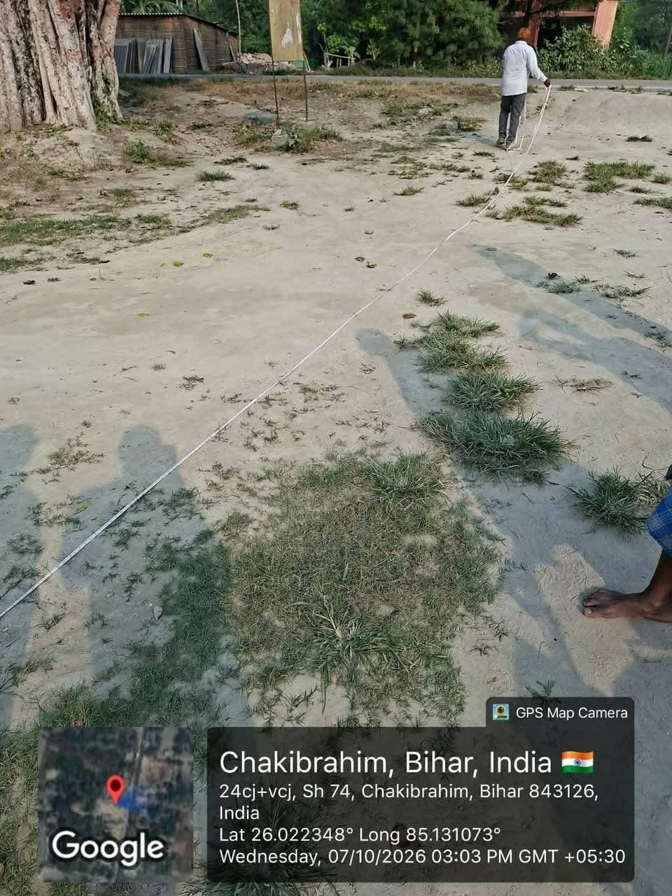 विकसित भारत जी राम जी अंतर्गत जिला मुजफ्फरपुर के सरैया प्रखंड अंतर्गत कोल्हुआ पंचायत के राजकीय उत्क्रमित मध्य विद्यालय, वीरपुर में परिसर की चहारदीवारी निर्माण कार्य प्रारंभ किया गया है।
चहारदीवारी के निर्माण से विद्यालय परिसर की सुरक्षा एवं संरक्षा को बेहतर बनाने के साथ-साथ विद्यार्थियों के लिए सुरक्षित एवं व्यवस्थित शैक्षणिक वातावरण सुनिश्चित होगा। इस कार्य से विद्यालय परिसर में अनुशासन एवं स्वच्छता बनाए रखने में भी सहायता मिलेगी।
निर्माण कार्य को निर्धारित मानकों के अनुरूप गुणवत्तापूर्ण एवं समयबद्ध तरीके से पूर्ण करने पर विशेष ध्यान दिया जा रहा है। यह पहल विद्यालय की आधारभूत संरचना को सुदृढ़ करने की दिशा में एक महत्वपूर्ण कदम है।
#CMSamrat
#samratchoudhary
CMO Bihar
Information & Public Relations Department, Government of Bihar
Rural Development Department, Government of Bihar