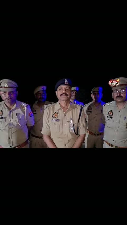 कौशाम्बी में पुलिस-बदमाशों के बीच मुठभेड़, शातिर लुटेरा घायल,सुनिए क्षेत्राधिकारी की जुबानी
कौशाम्बी। कोखराज थाना पुलिस और बदमाशों के बीच मुठभेड़ में एक शातिर लुटेरा गोली लगने से घायल हो गया, जबकि उसके दो साथी अभियुक्तों को पुलिस ने गिरफ्तार कर लिया।
पुलिस के मुताबिक, गिरफ्तार आरोपियों के कब्जे से अवैध असलहा, चोरी की बाइक और सर्राफा व्यापारी से लूटे गए जेवरात बरामद किए गए हैं।
पुलिस का दावा है कि कार्रवाई के बाद सर्राफा व्यापारी से हुई लूट की घटना का सफल अनावरण कर लिया गया है।
घायल आरोपी को उपचार के लिए अस्पताल भेजा गया है। मामले में पुलिस द्वारा आगे की विधिक कार्रवाई की जा रही है।
पूरे मामले को लेकर क्षेत्राधिकारी सिराथू ने वीडियो बाइट जारी कर घटना की जानकारी दी।
#Kaushambi #KokhrajPolice #PoliceEncounter #KaushambiPolice #CrimeNews Loot Sirathu BreakingNews TodayIndiaPlus