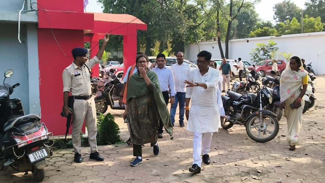 नवपदस्थ कलेक्टर श्रीमती जयश्री जैन ने जनपद पंचायत मालखरौदा का किया भ्रमण एवं निरीक्षण, व्यवस्थाओं का लिया जायजा
#सेवा_संकल्प_अभियान
#Saktidist