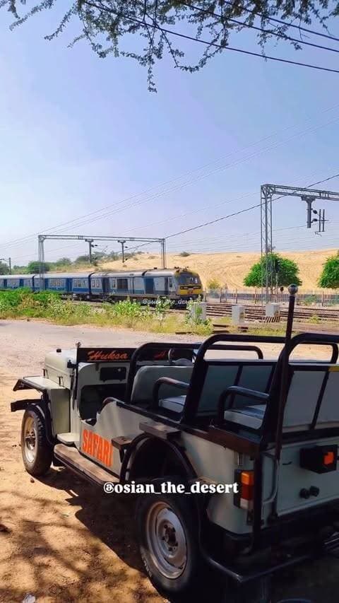 😍 #औसियां Desert के पास से गुजरती भारतीय रेल। 😍
#osiya #indianrailways #trending #explorepage