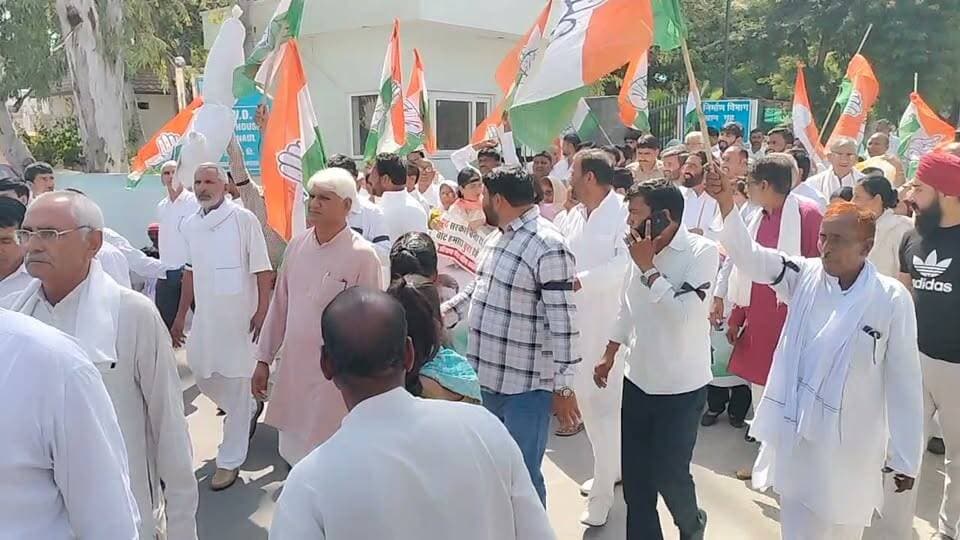 कांग्रेस पार्टी के कार्यकर्ताओं द्वारा नारनौल में ज्ञानेश कुमार इस्तीफा दो के नारे लगे