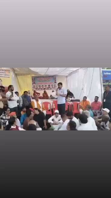 #मंदसौर
लो जी आज #सफाई कर्मियों के #धरना स्थल से लोकप्रिय #विधायक श्री विपिन #जैन क्या दहाड़े सारे #बीजेपी के #पार्षद व नेता धरना स्थल पर पहुंचे