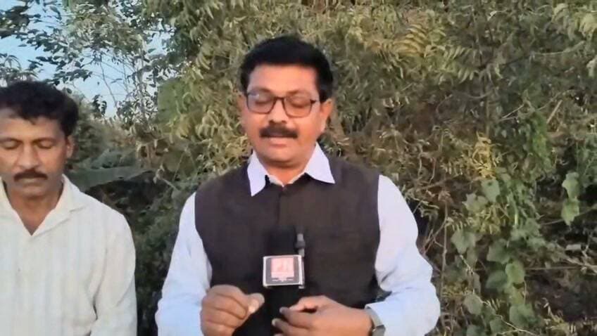 बीड; देशाचे प्रधानमंत्री नरेंद्र मोदीजी यांच्याकडून सावरगाव येथील तरुण शेतकरी अण्णासाहेब जगताप यांचा सन्मान व गुणगौरव....
देशाचे प्रधानमंत्री नरेंद्र मोदीजी बीड विषयी काय म्हणाले नक्की पाहा..
काय झाला दोघात संवाद नक्की ऐका...
लाईक करा,शेअर करा,फॉलो करा,
PN Marathi Live संपादक सुहास बोराडे 8308231919
