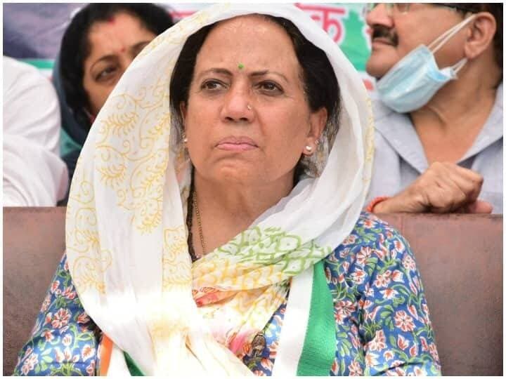 वीरभद्र के नाम पर पार्टी बनाने की कवायद पर प्रतिभा ने चुनाव आयोग का दरवाजा खटखटाया