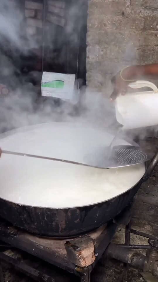 100 Kgs Rasgulla Making In Huge Quantity 😱🔥 At Lala Baijnath Sweets, Darshanpurwa, Kanpur
#Rasgulla #RasgullaMaking #SweetMaking #IndianSweets #Mithai #KanpurFood #KanpurStreetFood #FoodMaking Part 17