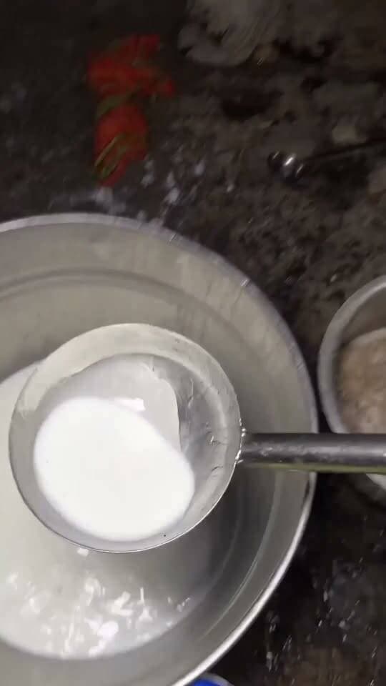 100 Kgs Rasgulla Making In Huge Quantity 😱🔥 At Lala Baijnath Sweets, Darshanpurwa, Kanpur
#Rasgulla #RasgullaMaking #SweetMaking #IndianSweets #Mithai #KanpurFood #KanpurStreetFood #FoodMaking Part 16